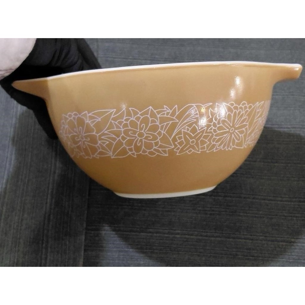 Vintage Pyrex Butterfly Gold Cinderella Bowl #443 and Small Mixing Bowl #401 - Picture 4 of 8